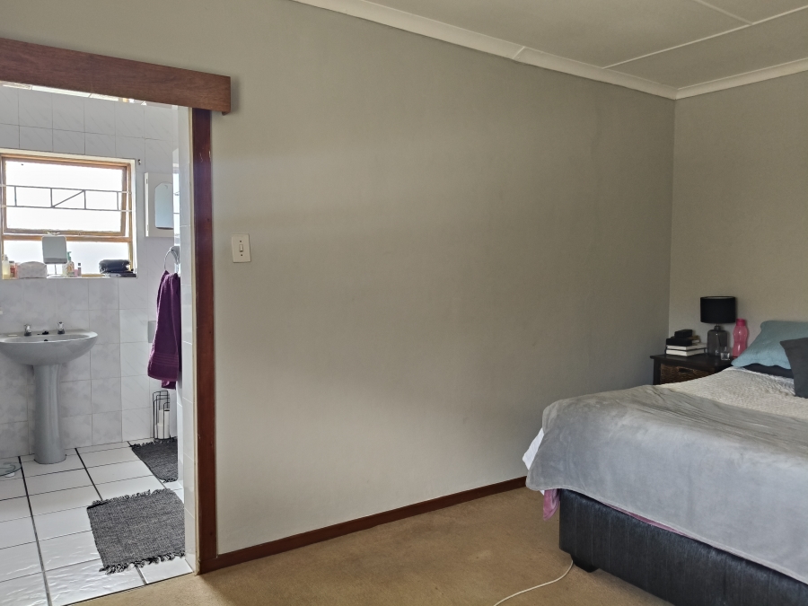 3 Bedroom Property for Sale in Wavecrest Eastern Cape